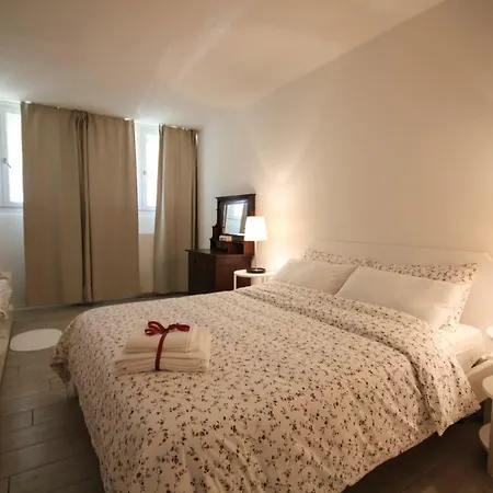 Appartmetno Olga - Sleeps 4 - Lake View *